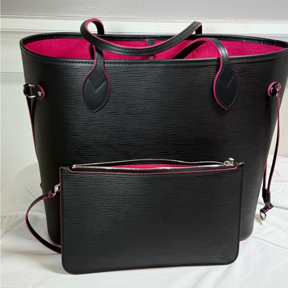 Louis Vuitton MM Neverfull - Limited Edition Black Epi Leather w/  Hot Pink Trim
